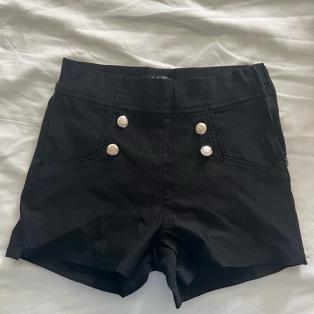 stretchy black shorts
